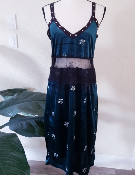 Zara Dresses & Skirts - SoldZara Trafaluc Velvet Lace Green Slip Dress NWT